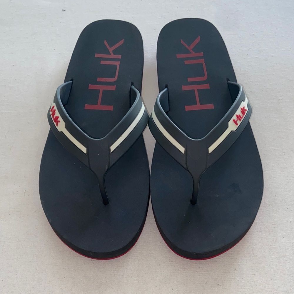 Huk Flipsters Black and Red Sandals Men’s size 13